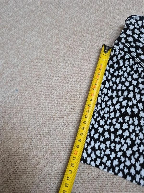 Pull&Bear Mono corto Y2K con motivo blanco y negro talla M – photo 7